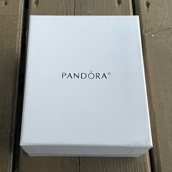 Pandora 2015 Limited Edition Christmas Snowflake Ornament in Original Box - Picture 3 of 10